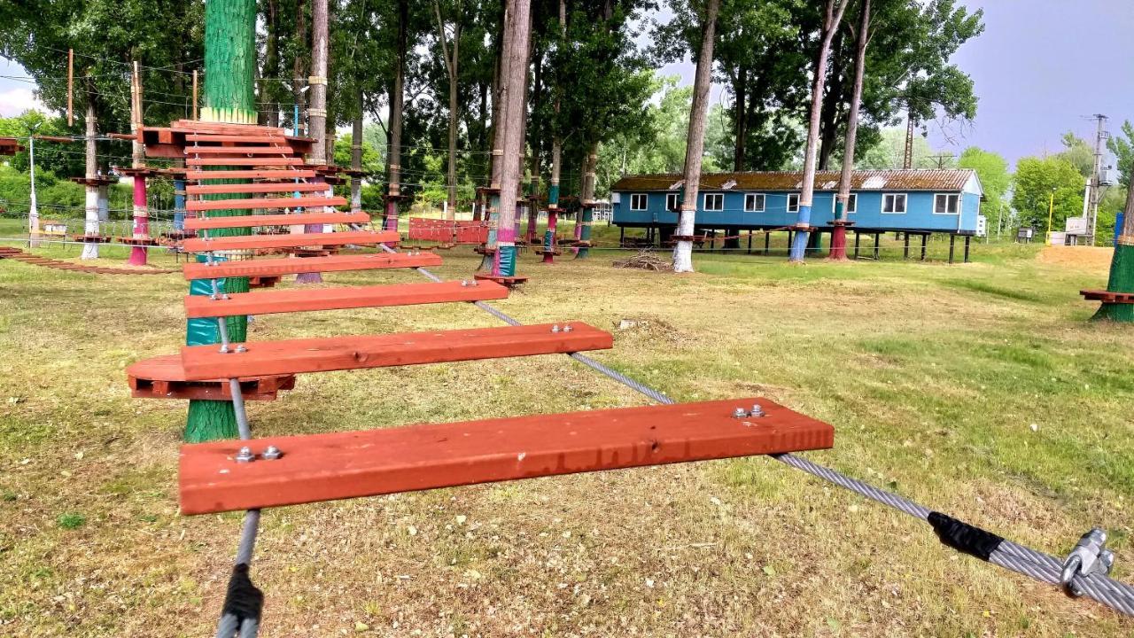 Отель Tisza Camping & Kalandpark Tokaj Rakamaz Экстерьер фото